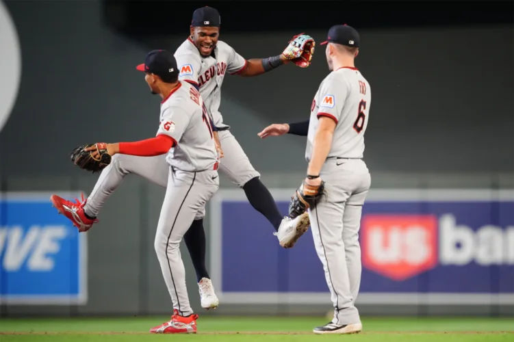 Guardians rally to beat Twins